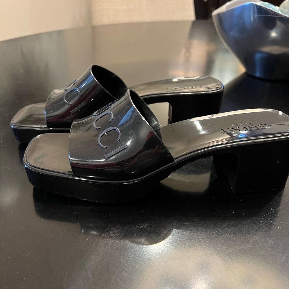 Gucci black rubber slide